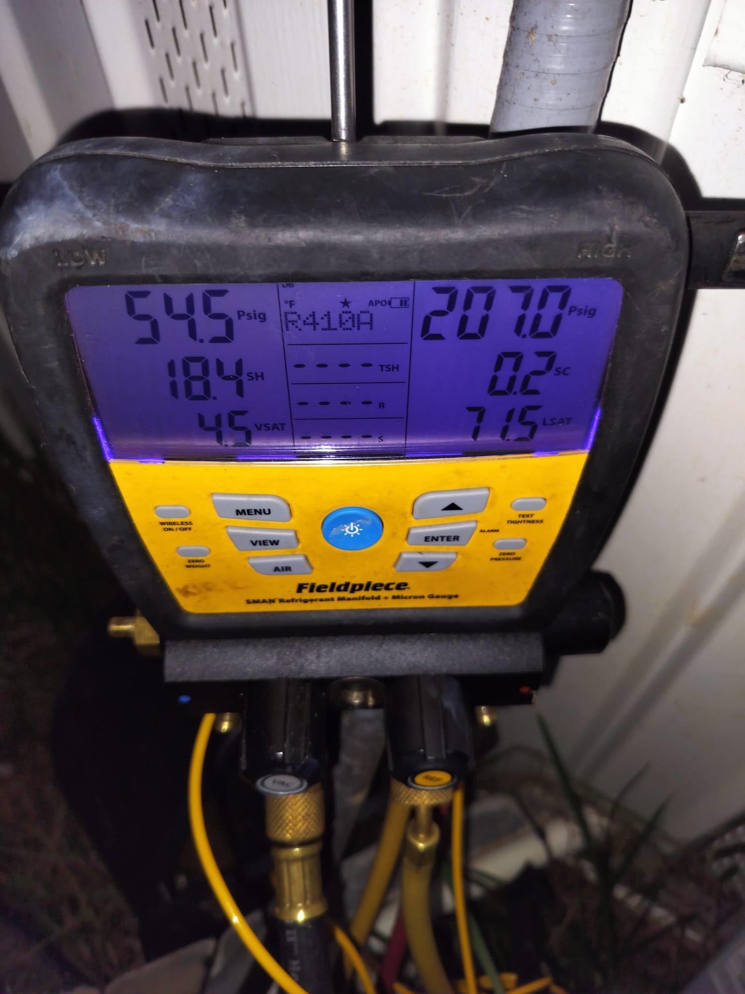 Digital HVAC manifold gauge in use