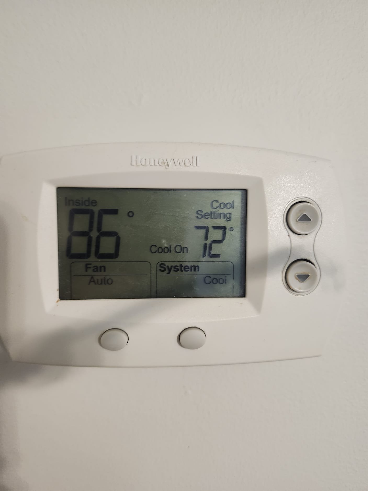 Thermostat Display Illustrating Cooling Needs