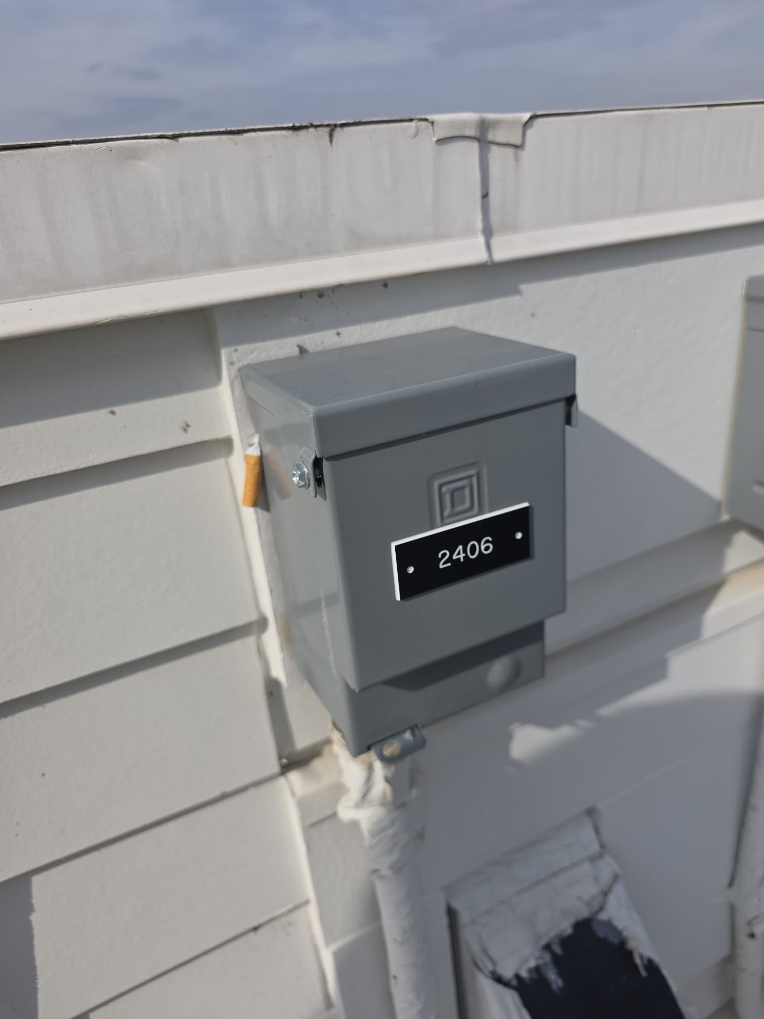 Outdoor HVAC Disconnect Box in Excellent Condition