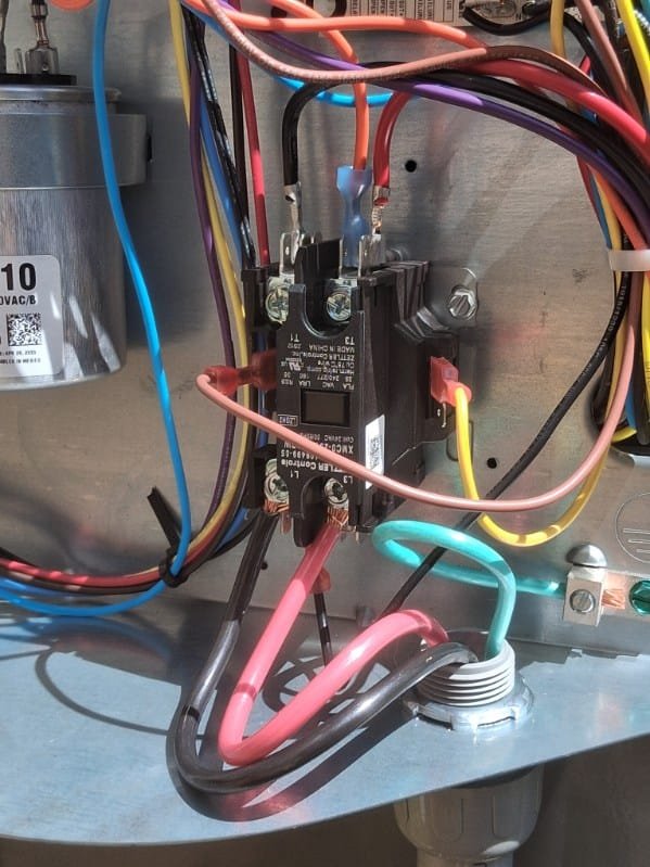 Newly installed contactor relay and capacitor in the condenser unit