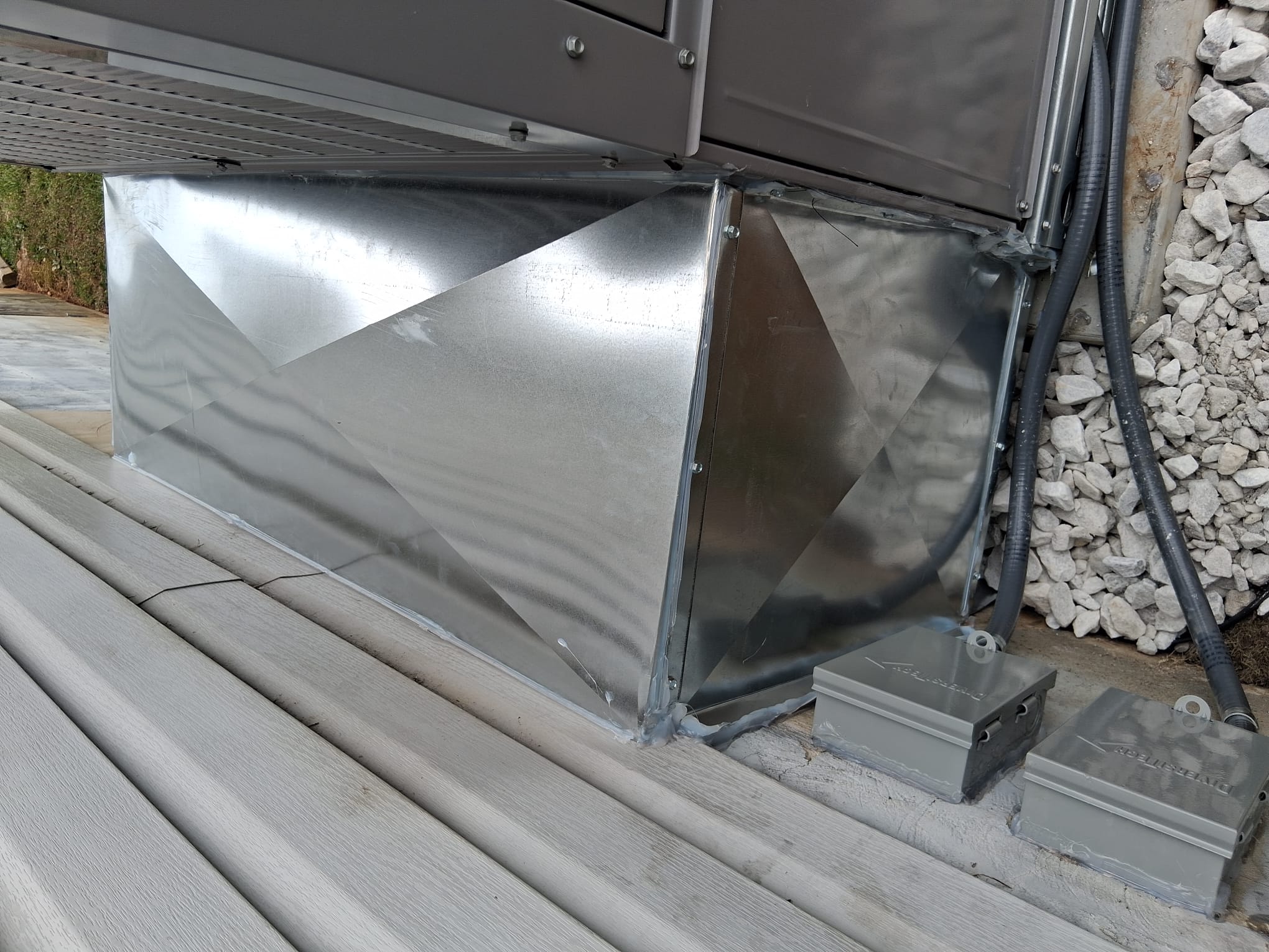 New insulated duct connections at the house