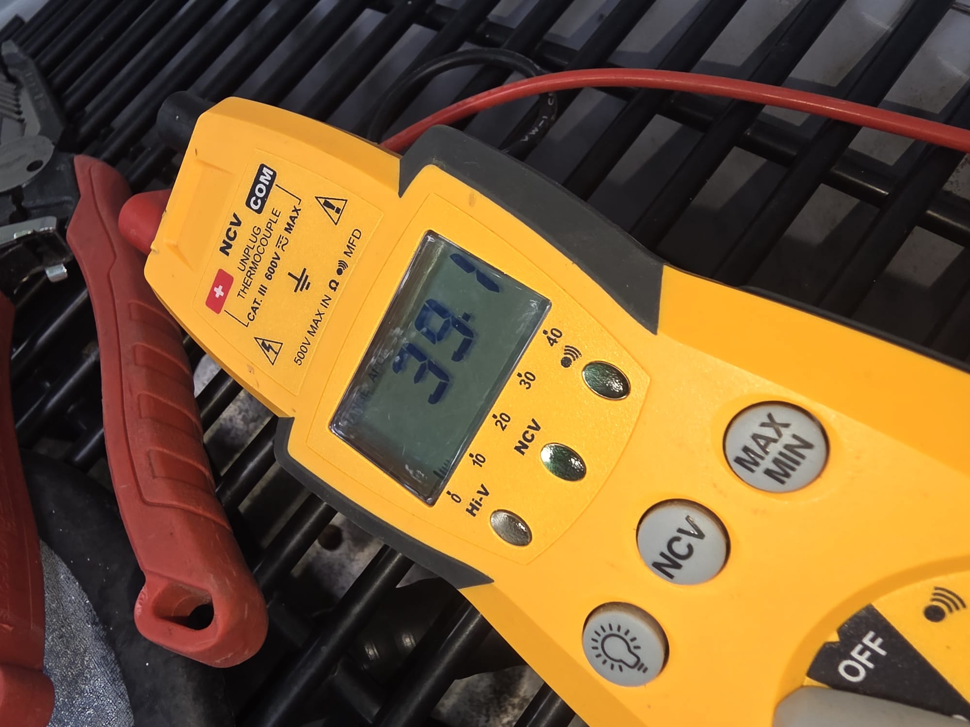Digital multimeter measuring system voltage